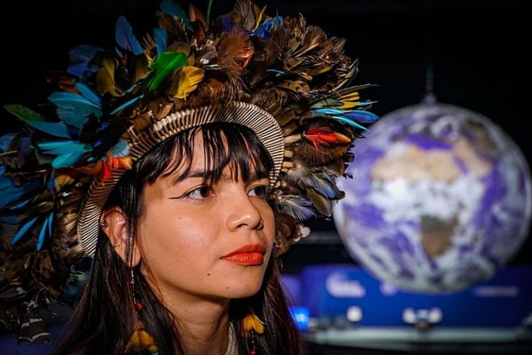 “A cura dessa Terra passa pela mão das mulheres”, afirma Txai Suruí no Bem Viver na TV