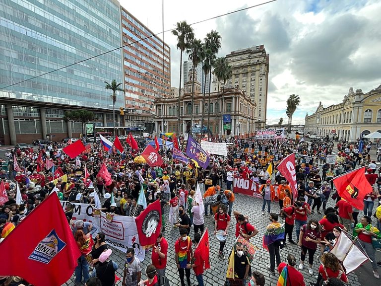 Gaúchas e gaúchos retomam as ruas do estado e gritam “Bolsonaro nunca mais”