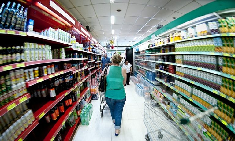 Preço da comida cai pelo segundo mês seguido, e inflação fecha julho em 0,26%