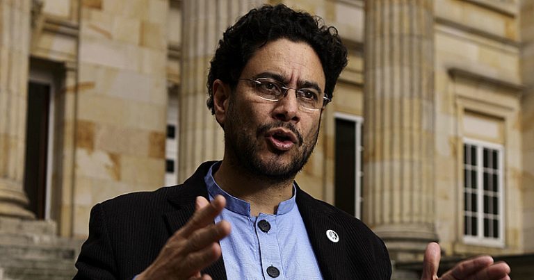 Candidato de esquerda na Colômbia, Iván Cepeda é favorito na disputa para substituir Petro