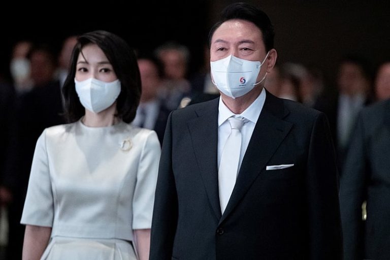Novo presidente da Coreia do Sul assume e oferece acordo a Coreia do Norte em 1º discurso