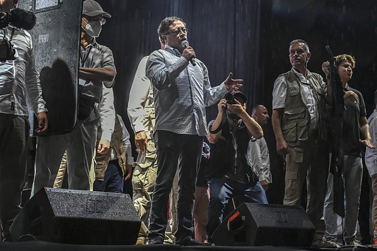 Colômbia: violência e paramilitarismo acompanham o processo eleitoral