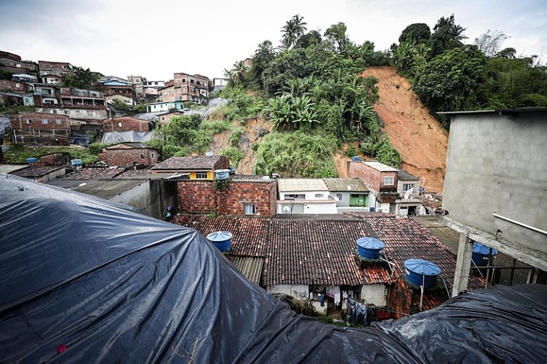 Periferia no centro: a urgência da adaptação climática nas comunidades urbanas do Recife