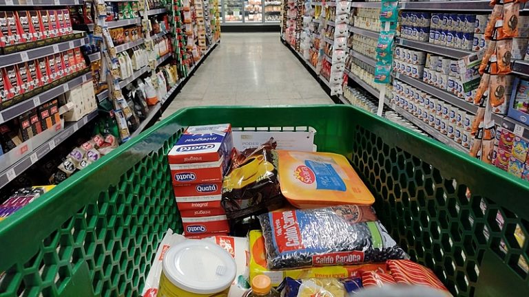 Redução do preço da comida é um dos principais desafios do governo Lula para 2025