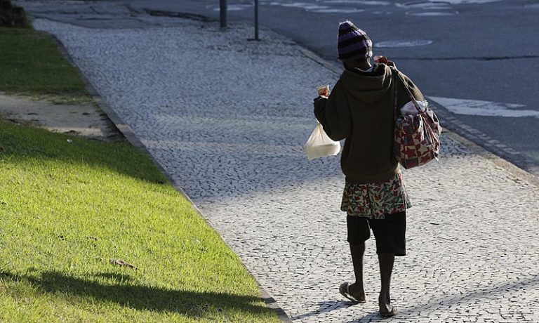 Criminalização e preconceito, a dura realidade das pessoas em situação de rua