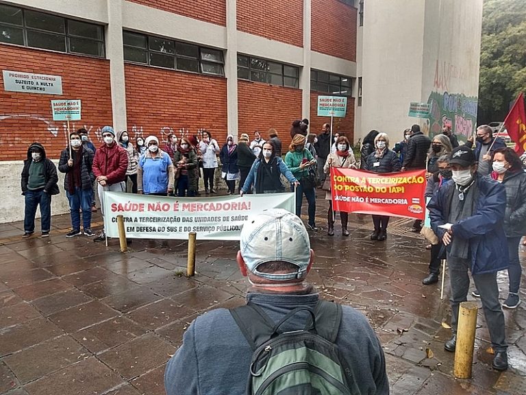 Trabalhadores se mobilizam contra privatização da saúde em Porto Alegre (RS)