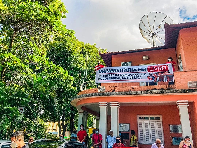 universitária FM