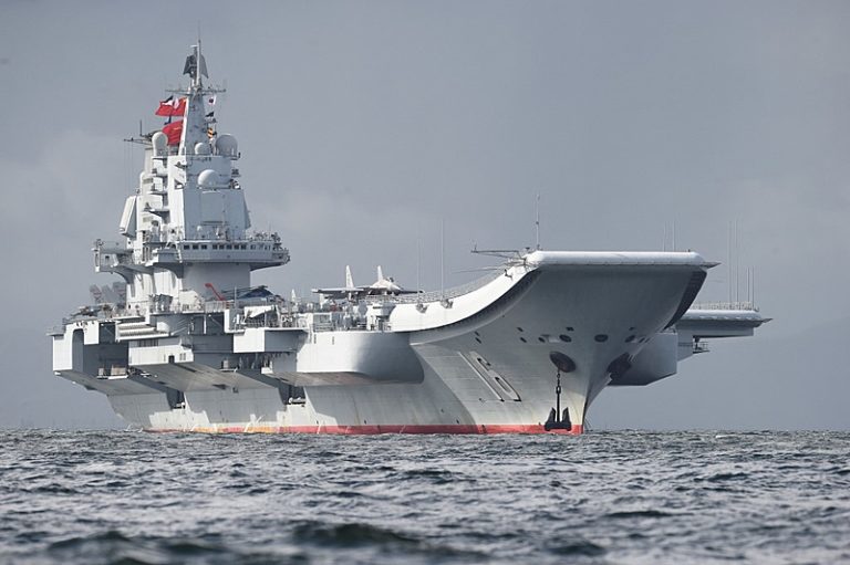 Em resposta aos EUA, China faz exercícios militares no mar do sul da China