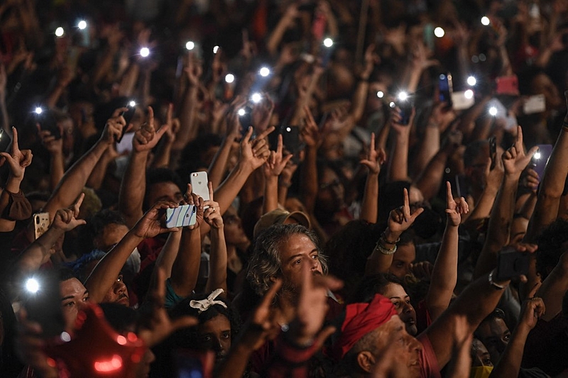 Grande ato no Rio de Janeiro reuniu milhares de apoiadores do pré-candidato Lula nesta quinta (7)