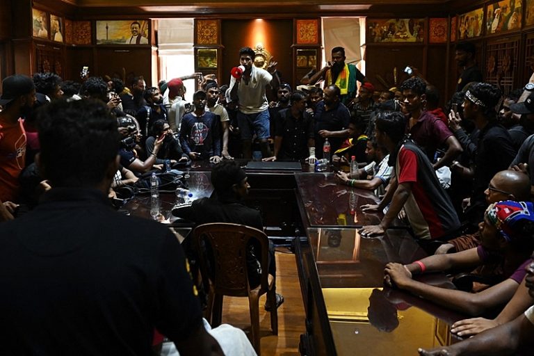 Sri Lanka declara estado de emergência após presidente fugir