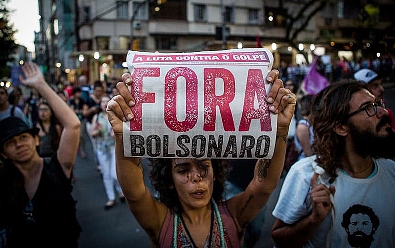 Campanha Fora Bolsonaro volta às ruas por eleições livres e contra a violência política