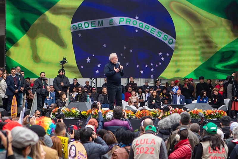 Lula discursa durante comício no Vale do Anhangabaú, centro de São Paulo (SP)