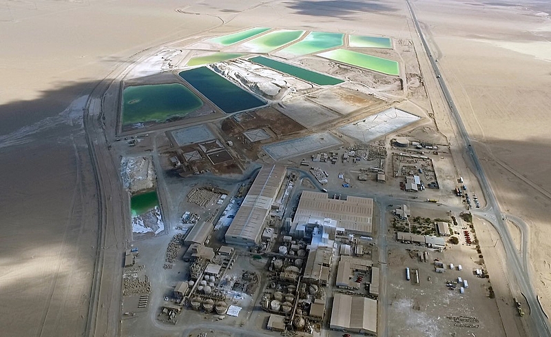 Centro de processamento de lítio da SQM, no Deserto do Atacama