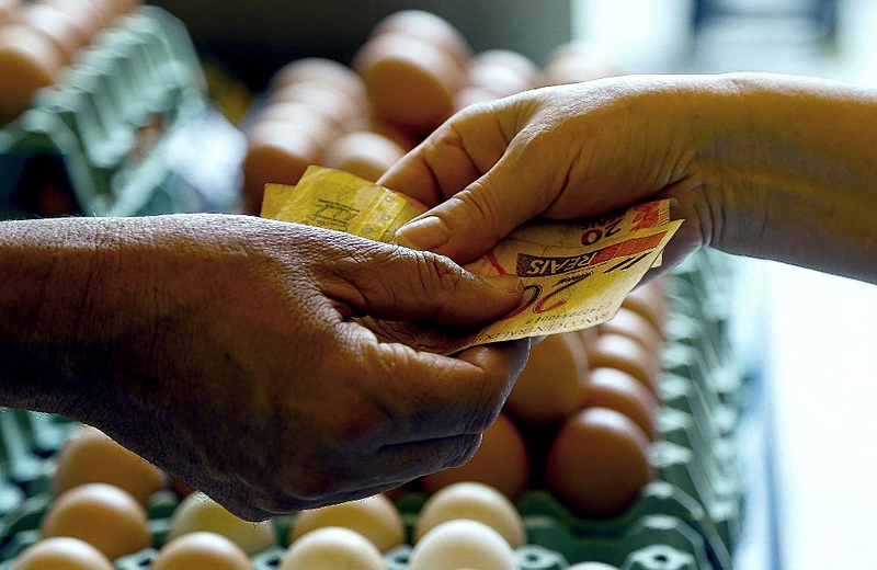Ir ao supermercado já está cerca de 10% mais caro hoje do que estava no início do ano, segundo dados do IBGE