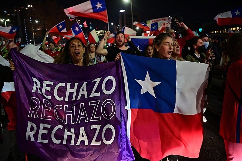 Eleitores do Chile escolheram neste domingo (4) rejeitar a proposta de nova Constituição