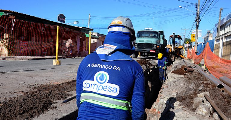 No Recife, trabalhadores da Compesa protestam contra a privatização da empresa