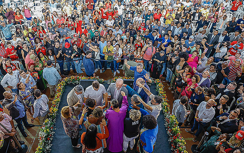 Freixo, Lula e Alckmin em roda de oração em evento com evangélicos no Rio de Janeiro