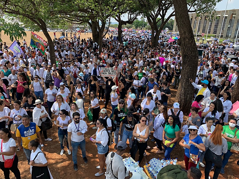 Segundo Sindicato dos Enfermeiros do DF, protesto na Esplanada dos Ministérios reuniu mais de 5 mil pessoas