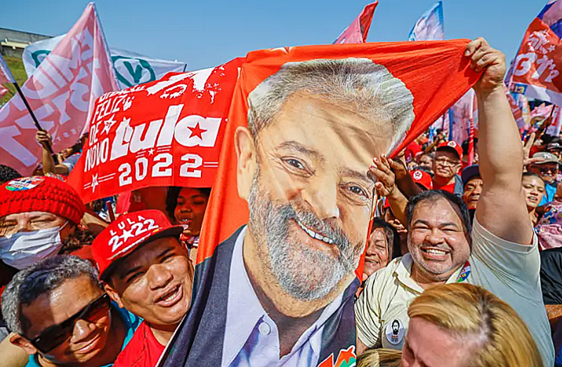 Lula amplia vantagem em MG, supera Bolsonaro em SP e oscila para cima no RJ, segundo Quaest