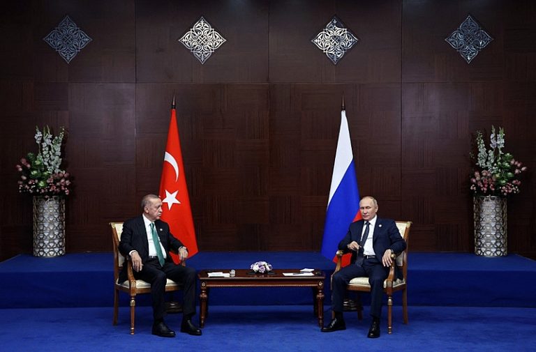 Após reeleição de Erdogan, Turquia critica pressão do Ocidente para se afastar da Rússia