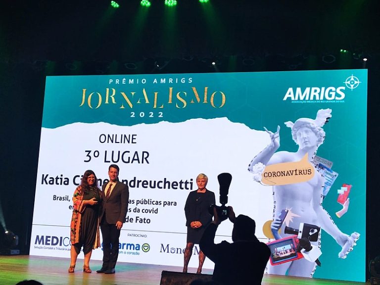Matéria do Brasil de Fato RS sobre as sequelas da covid recebe Prêmio AMRIGS de Jornalismo 2022