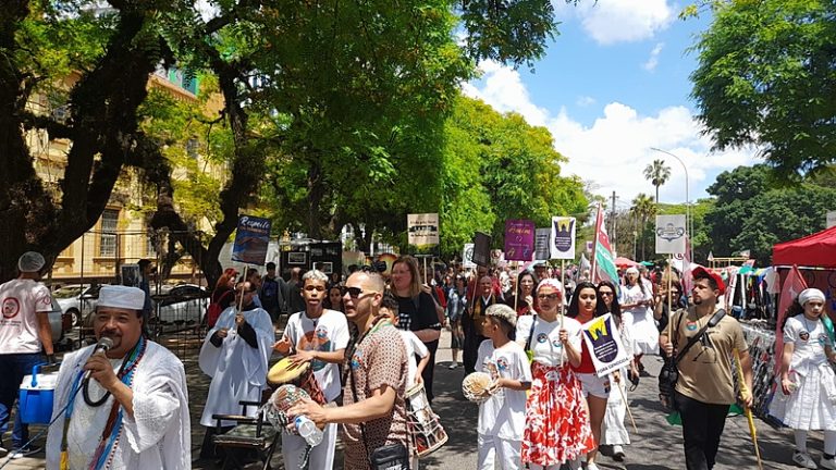 Cortejo inter-religioso defende Estado laico em Porto Alegre neste domingo (23)