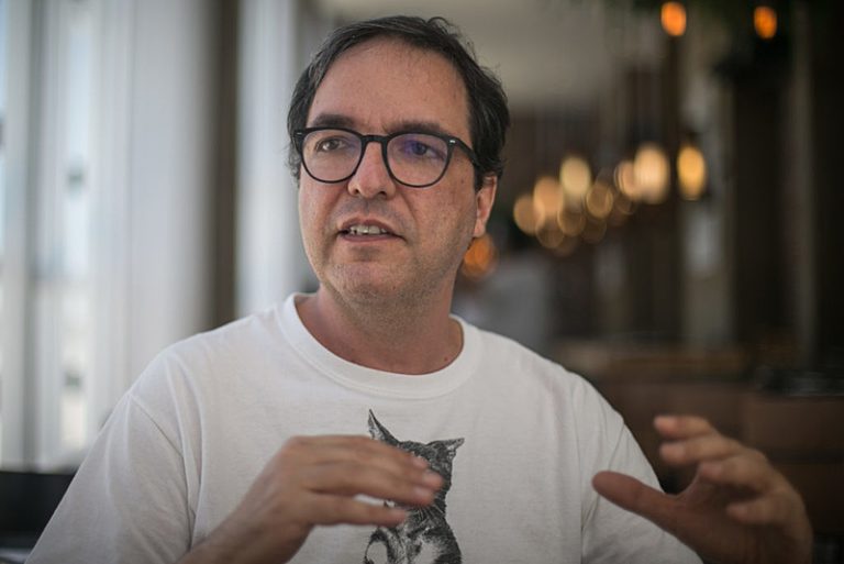 'A extrema-direita precisa ser contida nas urnas e na Justiça', afirma cientista político