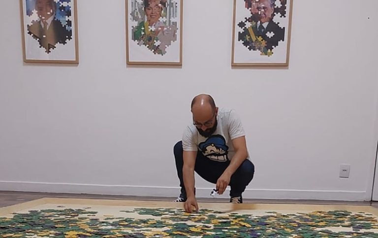 Exposição “Sobre o que sonha”, do artista Sandro Ka, explora a figura da bandeira brasileira