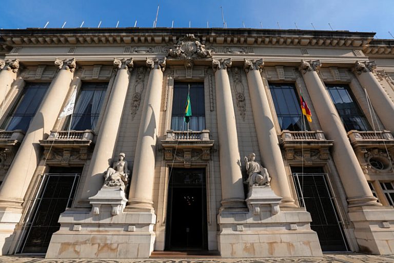 Centrais sindicais criticam falta de diálogo do governo Leite no reajuste do piso regional