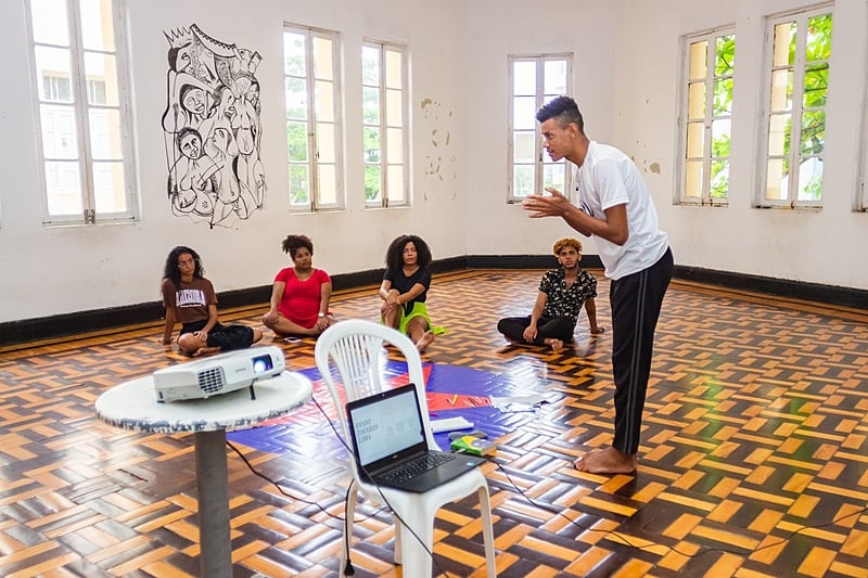 A oficina de Teatro Negro, pontapé inicial do grupo, foi realizada no Museu de Artes Afro-Brasileira (MUAFRO)