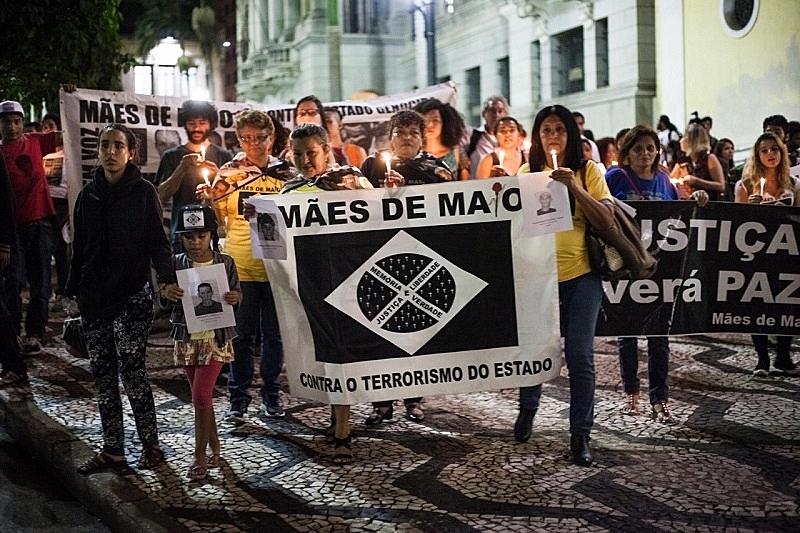 "Eram 10 pilhas de corpos, um em cima do outro, dentro dos IMLs, e ninguém fala disso"