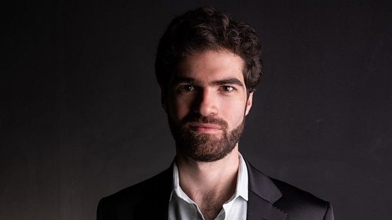 Funk retrata complexidade brasileira e conta história não oficial do país, diz Danilo Cymrot