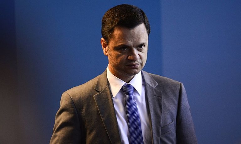 Alexandre de Moraes determina prisão de Anderson Torres, ex-secretário de segurança do DF
