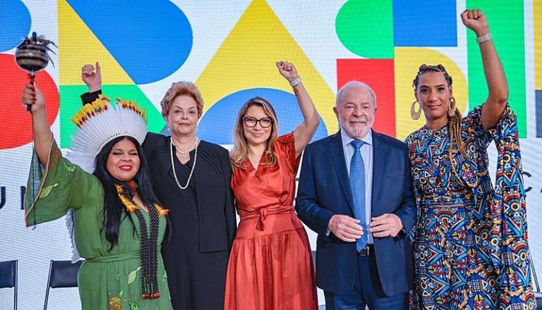‘A resistência secular preta e indígena’ toma posse: Guajajara e Anielle são ministras