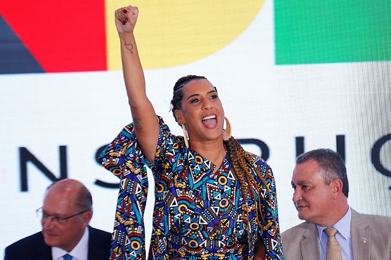 Durante a posse da ministra da Igualdade Racial, Anielle Franco, foi sancionada a lei que tipifica a injúria racial como racismo