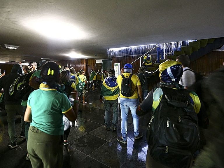 PGR rebate defesas e pede que denunciados por golpe virem réus no STF