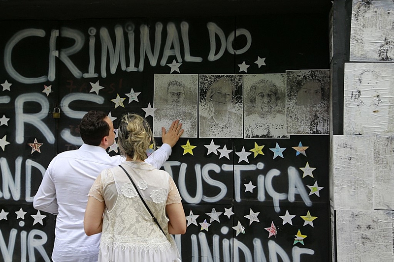 Boate Kiss: famílias das vítimas seguem em luta por justiça e memória dez anos após incêndio que matou 242 pessoas