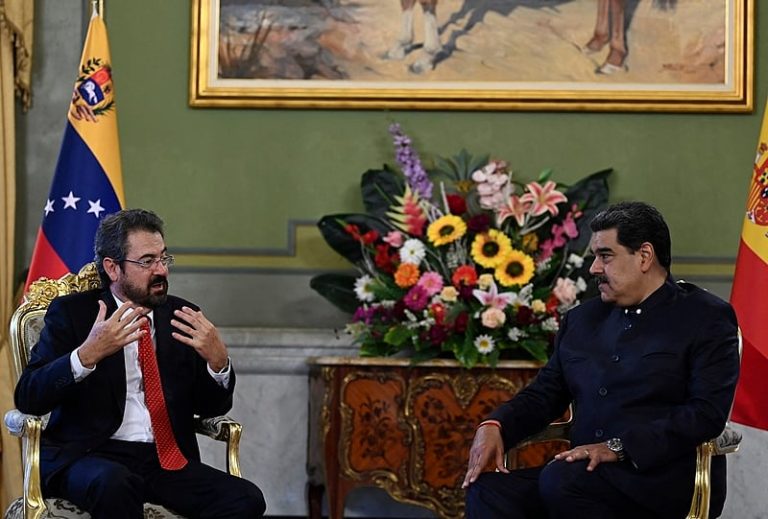 Após apoiar Guaidó e oposição golpista, Espanha recua e volta a reconhecer Maduro