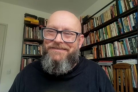 Ao Conversa Bem Viver, o escritor avalia que mais importante do que entender por que um homem é santificado, é compreender como o povo humaniza o santo