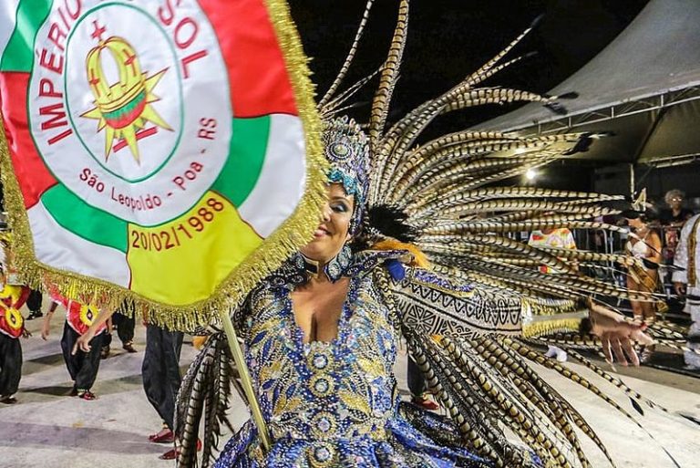 Carnaval de Porto Alegre traz cultura, resistência e temas sociais para a avenida