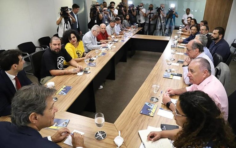 ‘Não pode só ouvir a Faria Lima’, afirma presidente da CUT em encontro das centrais com Haddad