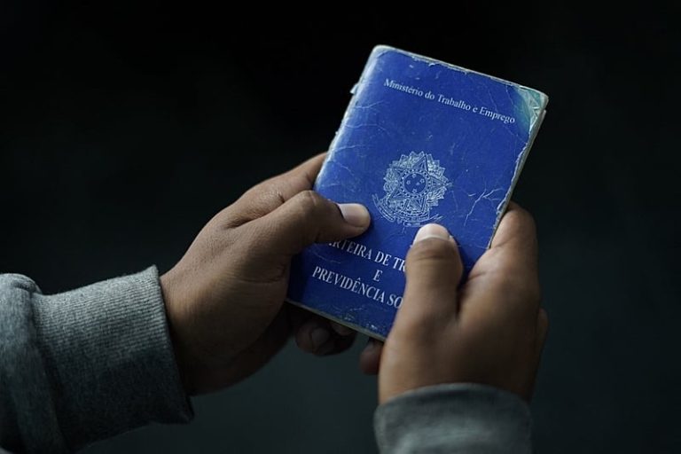 Governo libera abono salarial para 4,3 milhões de trabalhadores nascidos em março e abril