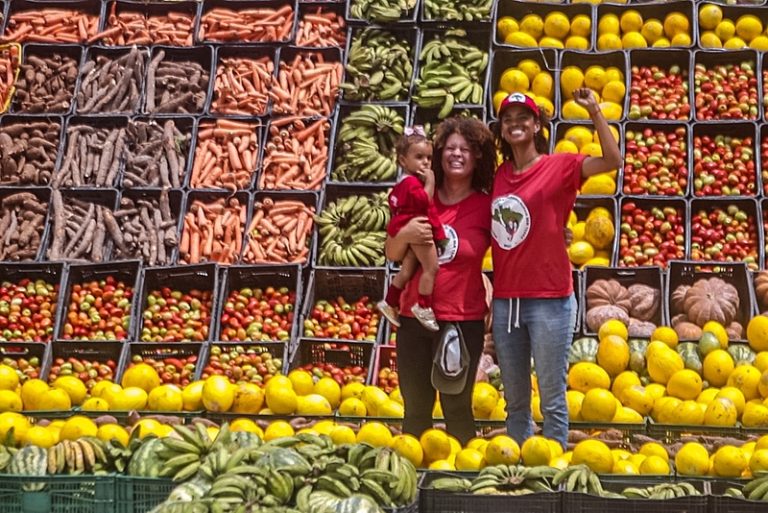 Em Pernambuco, agricultores celebram a volta do PAA: ‘Certeza de que vamos produzir e vender’