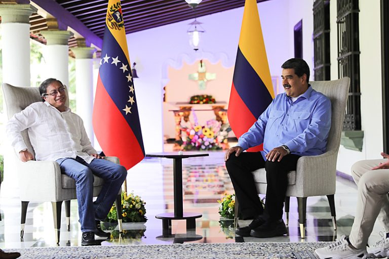 Petro sobre Venezuela: 'Que colombiano estúpido ajudaria a invadir onde estão seus primos?'