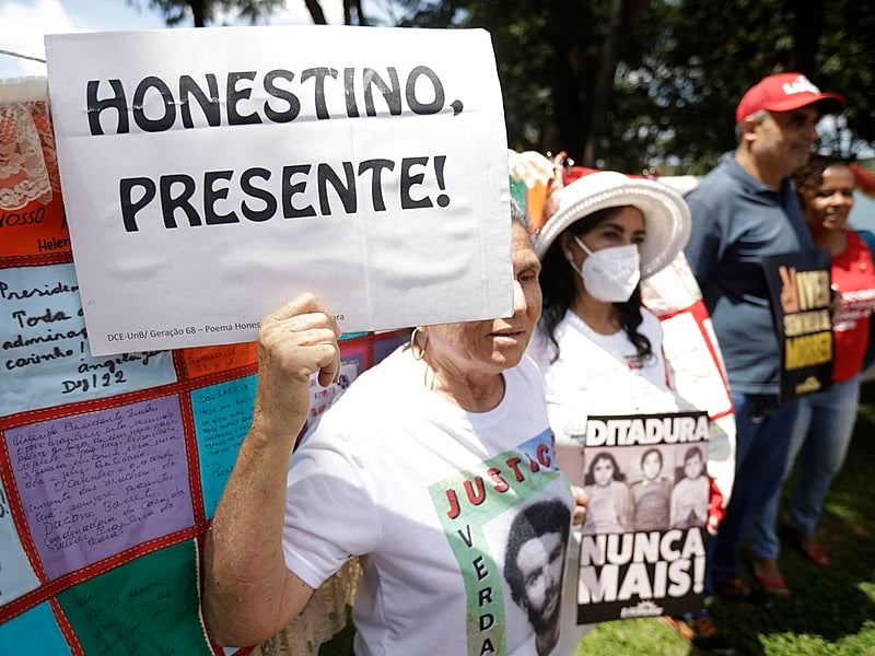 No Distrito Federal, ato na Ponte que se chamava Costa e Silva e passou a se chamar Honestino Guimarães na semana de luta pela Democracia