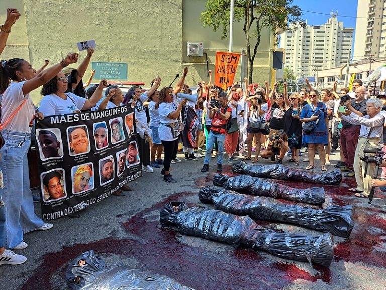 Aos 59 anos do golpe militar, Cordão da Mentira desfila contra os massacres de ontem e hoje
