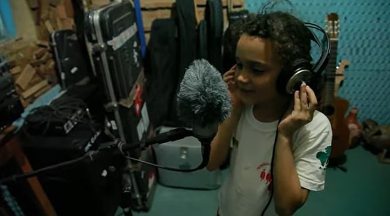 Projeto oferece formação gratuita em rádio para jovens das periferias da zona norte do Recife