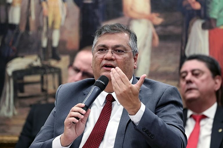 Flávio Dino tentou, sem sucesso, responder aos questionamentos dos parlamentares