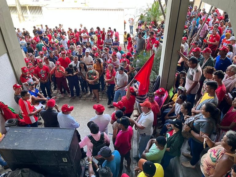 Contra a fome, trabalho escravo e por reforma agrária, MST ocupa sede do Incra no Ceará
