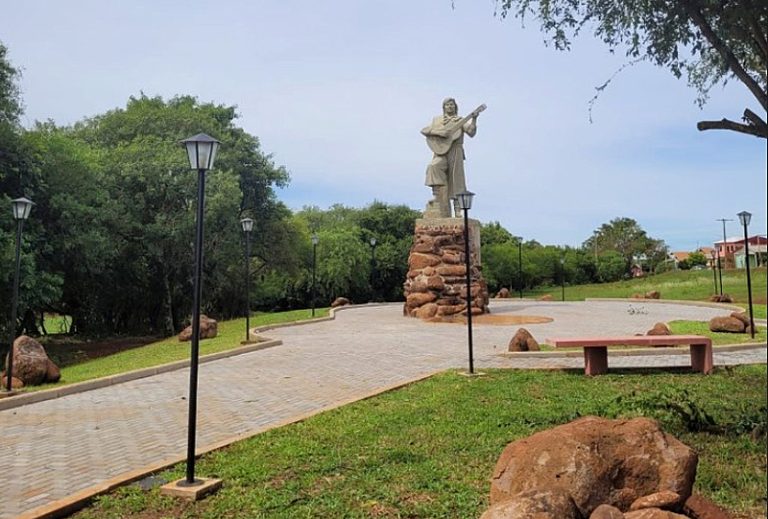 Cenair Maicá é homenageado com monumento no município de São Miguel das Missões